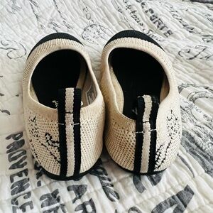 Awesome kitty Cat shoes.